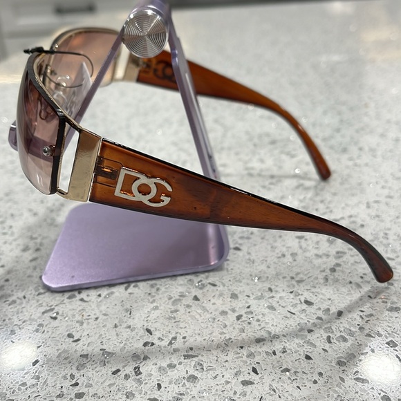 NWT DG FASHION SUNGLASSES WOMENS GOLD BROWN RIMLESS FRAME ROSE LENSES NOSE PADS - Picture 2 of 9